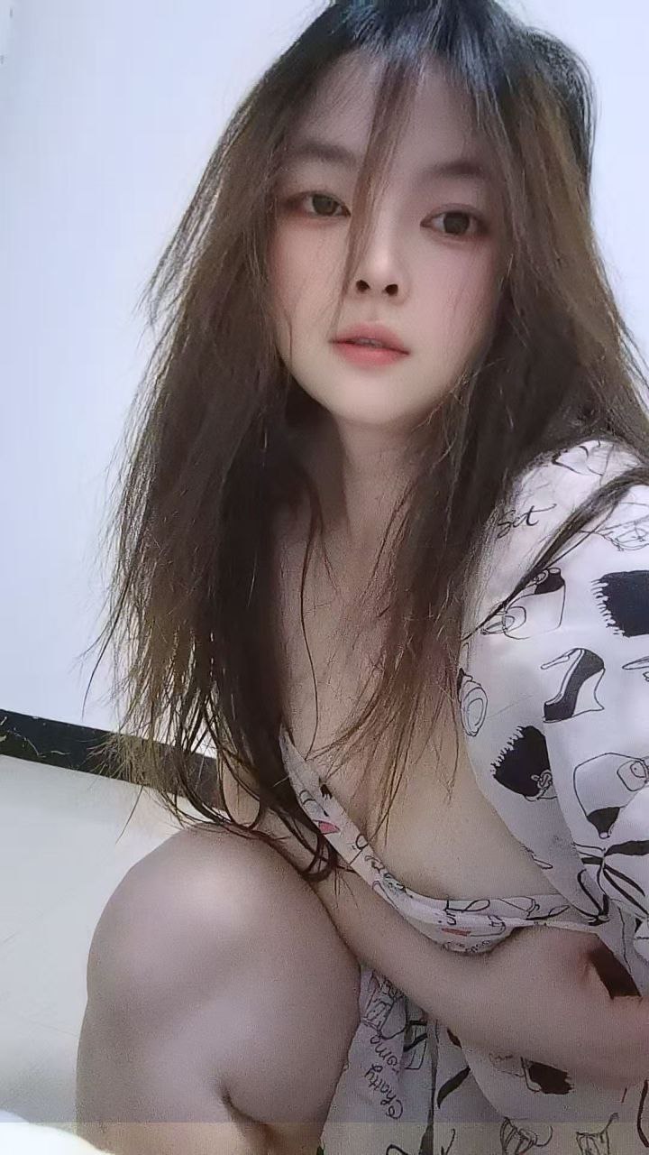 宋家庄中小项南方姑娘，小巧玲珑 身上皮肤又白又滑，大屁股