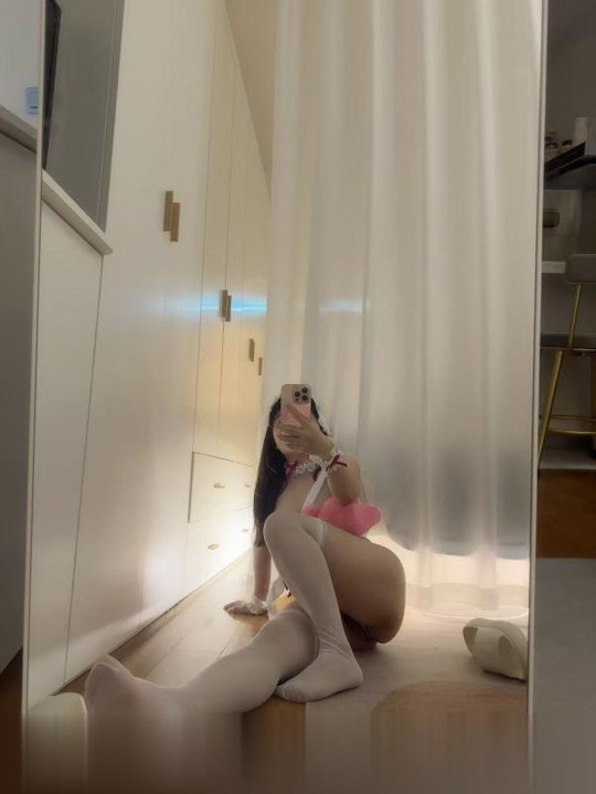 深圳龙华大奶小雪肉臀很性感，三点粉毛不多