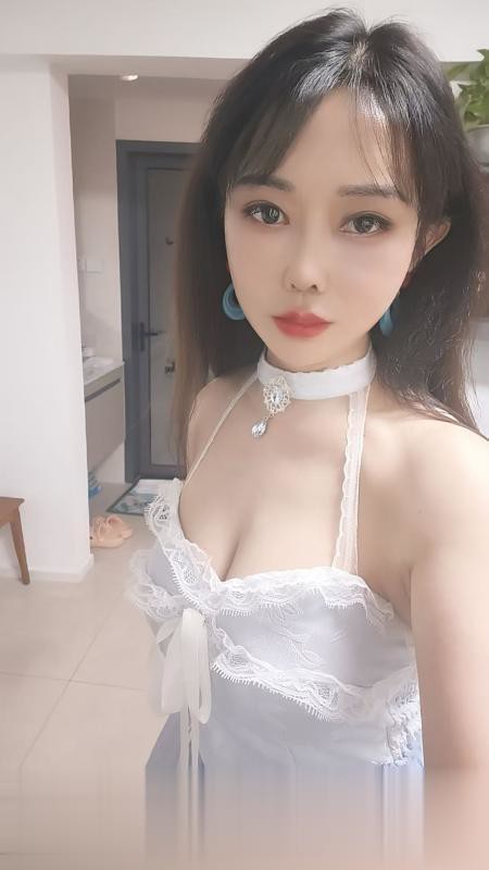 武汉武昌馨儿..身材不错，小腰很细，洗完澡调会情