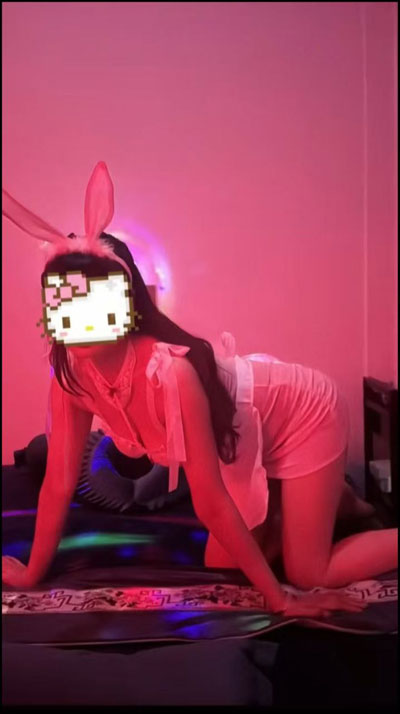 北京南方姑娘精品中小项身上皮肤又白又嫩，大屁股