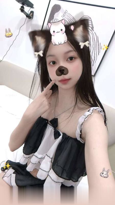 青岛年轻嫩妹老师是一枚小萝莉，白白净净，清纯可爱，...