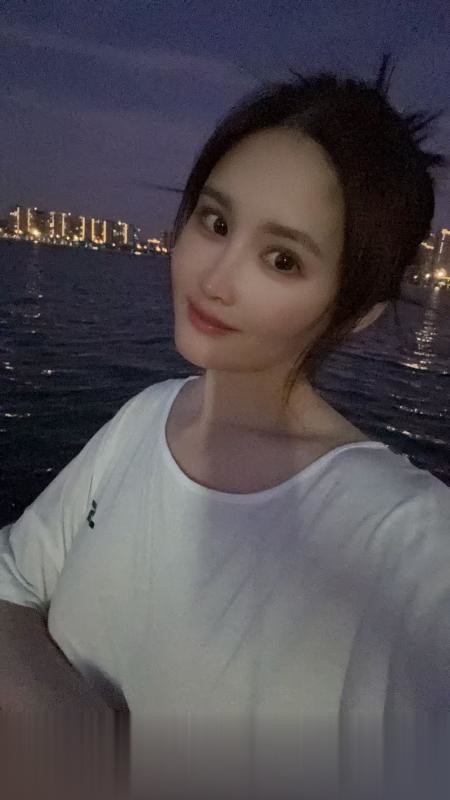 吴中咪咪漫游 丝袜 按摩