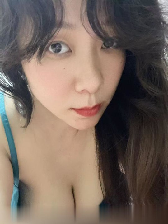 南京中大项双飞巨乳两闺蜜