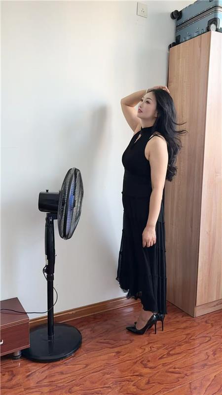 太原学府地铁A口附近妞妞