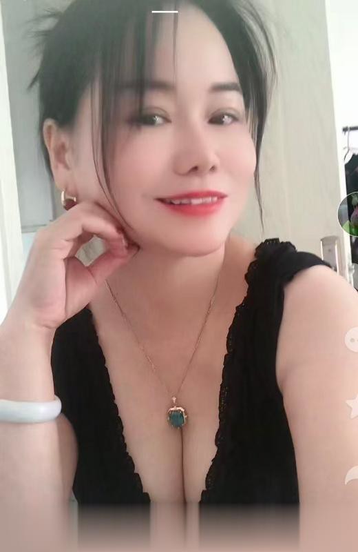 天津风骚温柔姐体验一个活特别好的小少妇