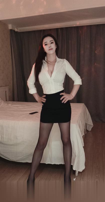 成都乳爆大奶牛.大奶母狗老师，胸很大，纯天然的