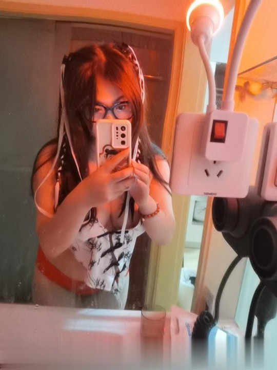 上海大奶黑丝妹子