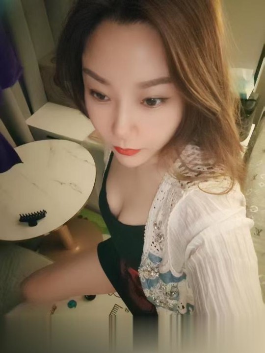 杭州下沙自聊自做的99年小姐姐