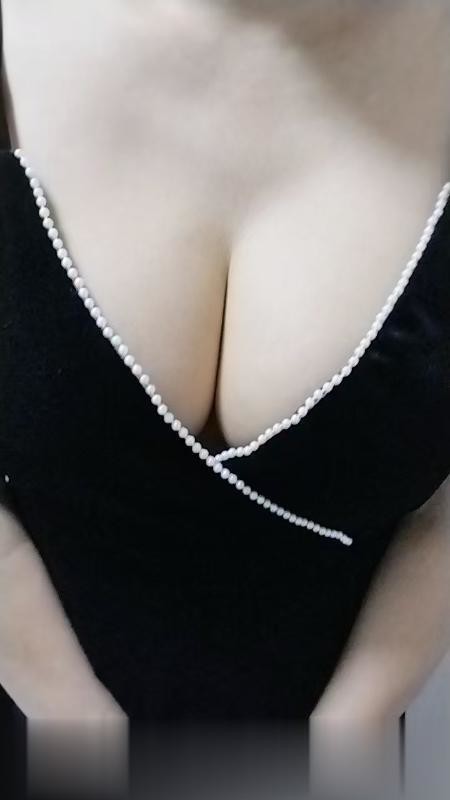 天津河北区黑丝大奶