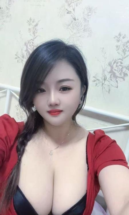 西安市甜美大胸妹子