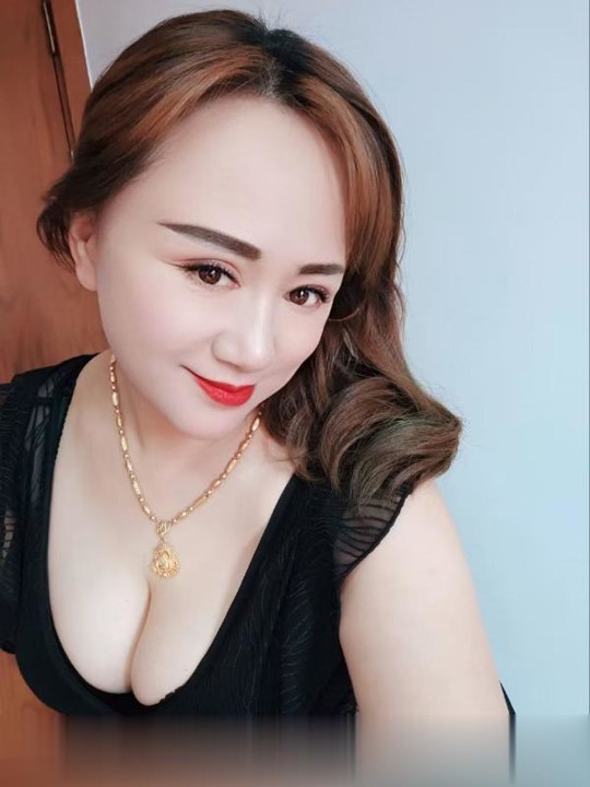 上海虹口大奶火凤凰老师在床上太骚了