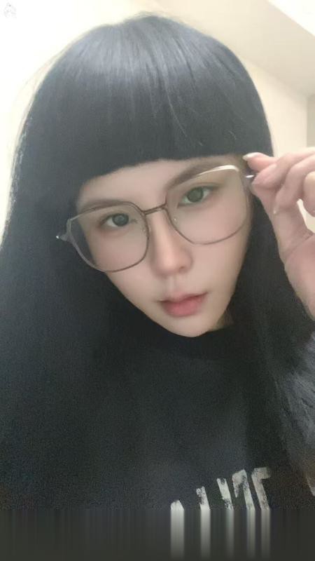 无锡爱玩的小妖精和她ml太刺激了，会玩会调情