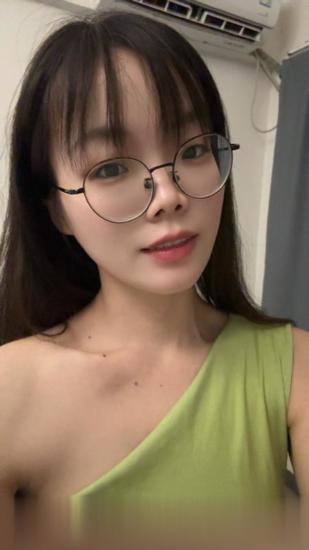 深圳眼镜妹兼职诗诗个人兼职，自聊自做